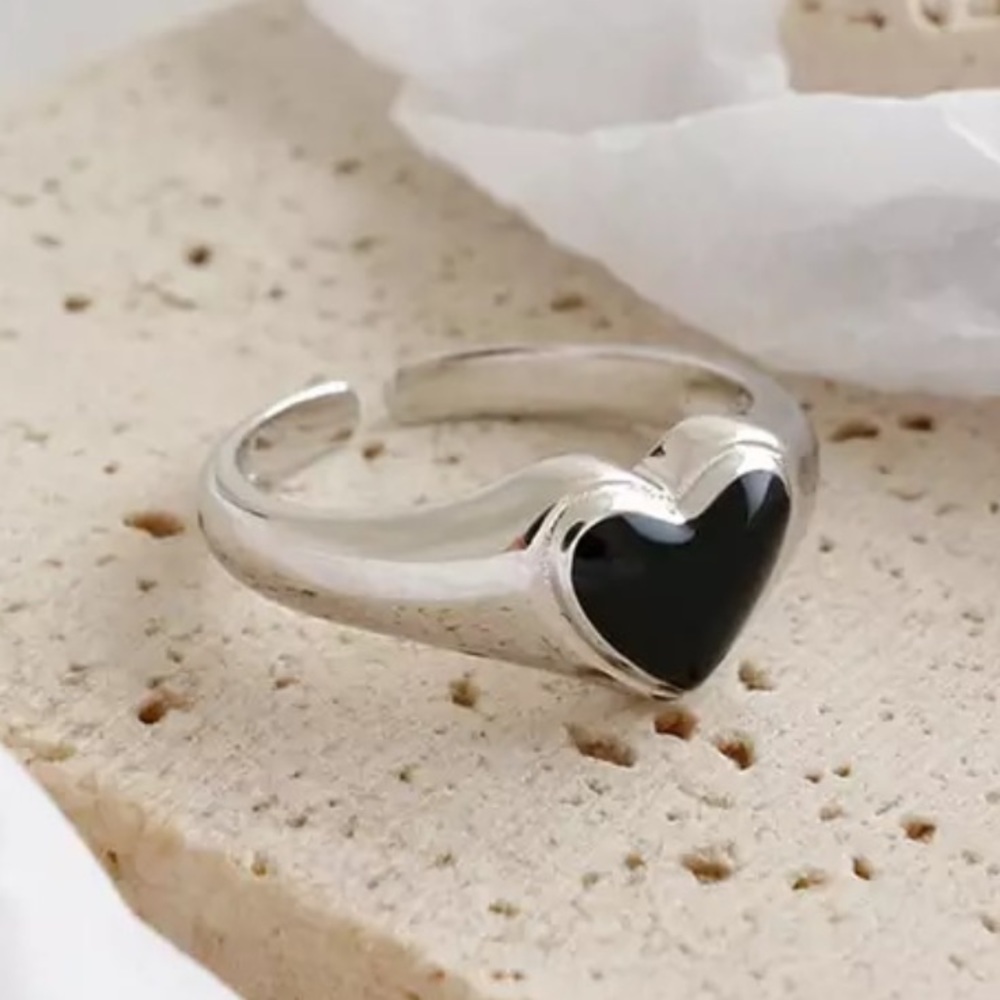 🖤Insta black heart sterling silver ring - Picture 2 of 4